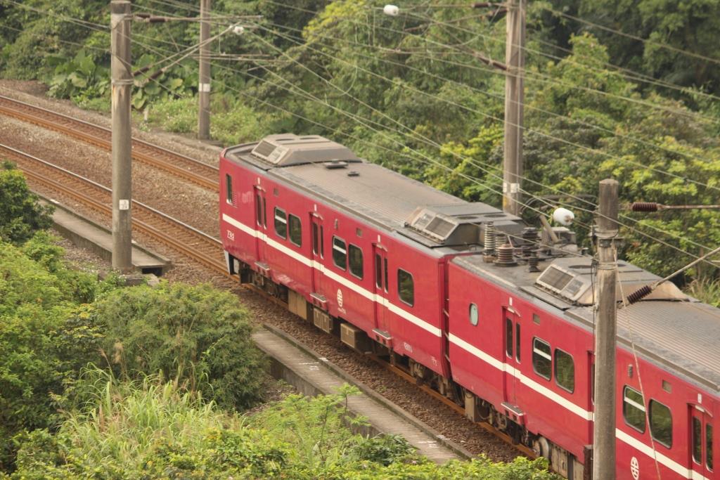 1060407在四腳亭遇見京急電鐵紅色彩繪電車(106.4.6拍) - 瑞芳鐵道風情