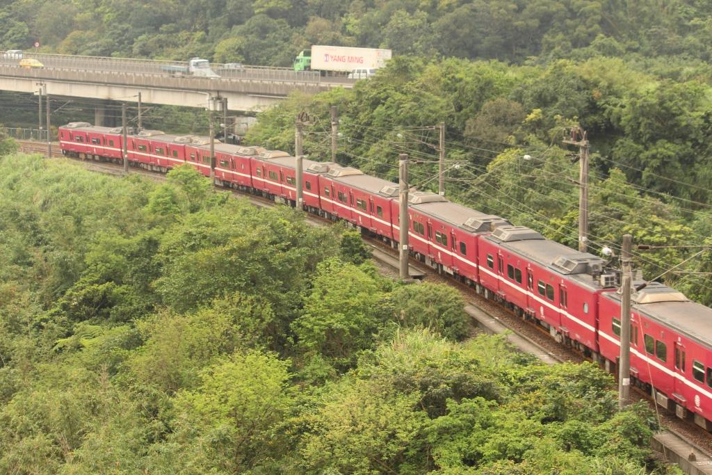 1060407在四腳亭遇見京急電鐵紅色彩繪電車(106.4.6拍) - 瑞芳鐵道風情