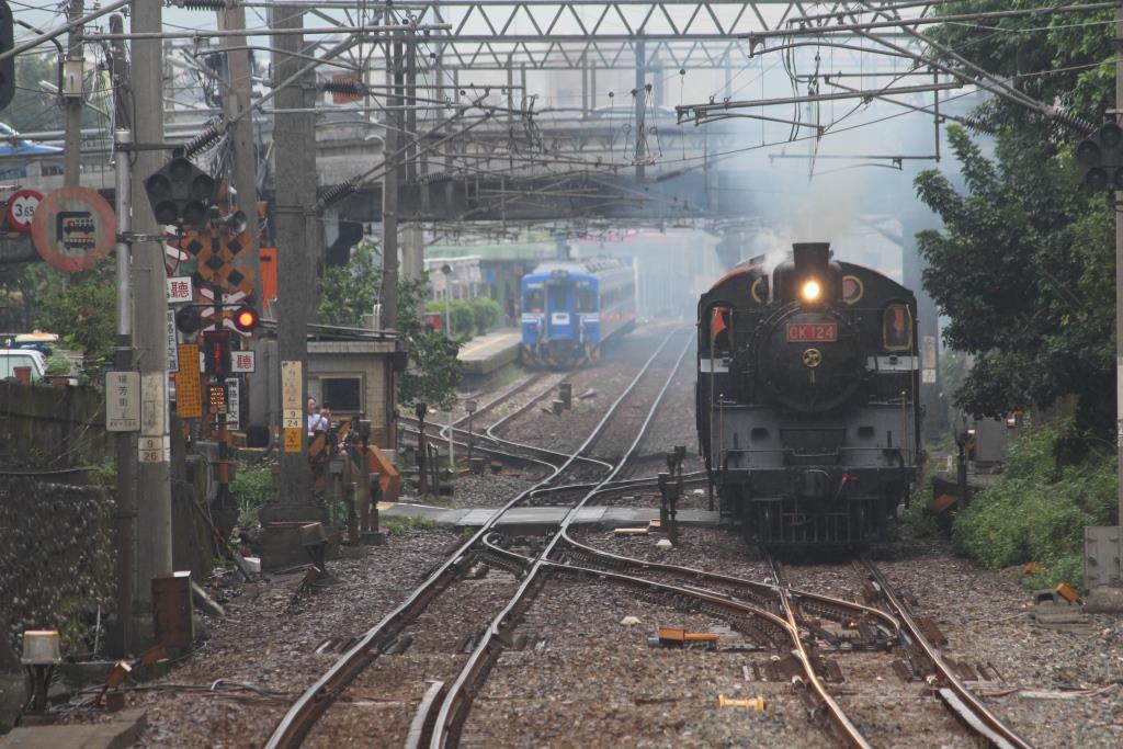 1040827蒸汽火車CK124出瑞芳火車站 - 瑞芳鐵道風情
